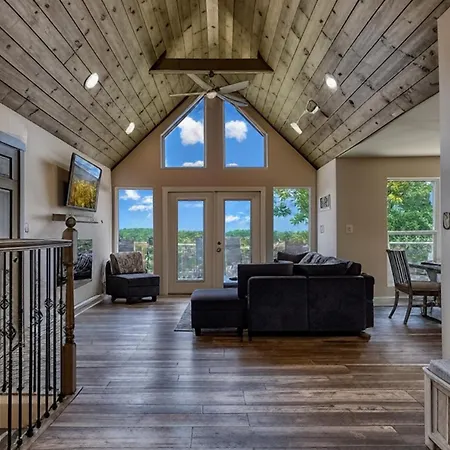 Broadview, Hot Tub, Golf! 1089 Of Free Attraction Tickets For Each Paid Day, Dollywood And More!